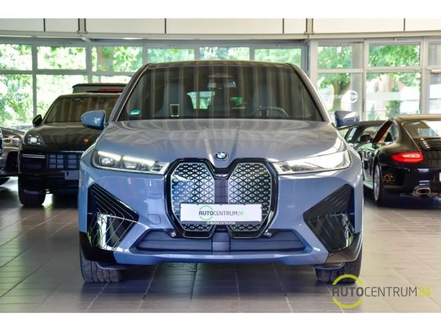 BMW iX 40 SkyLounge Massage HK HUD Soft Laser 360