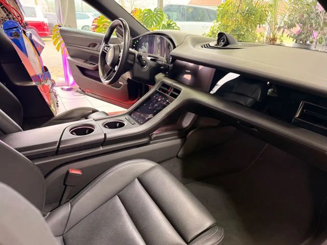 Porsche Taycan 4 Cross Turismo