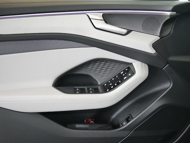 Audi A6 Avant Quattro S-Tronic