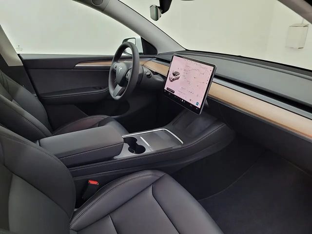 Tesla Model Y AWD