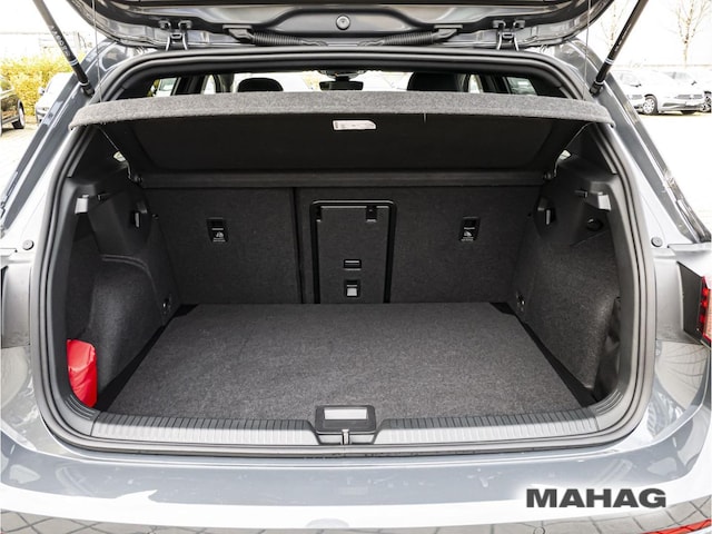 Volkswagen Golf 1.5 eTSI DSG Golf VIII R-Line