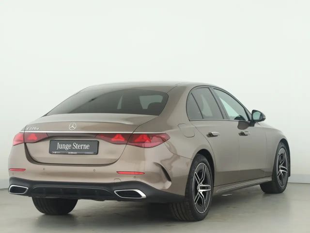 Mercedes-Benz E 220 AMG Line E 220 d Sedan