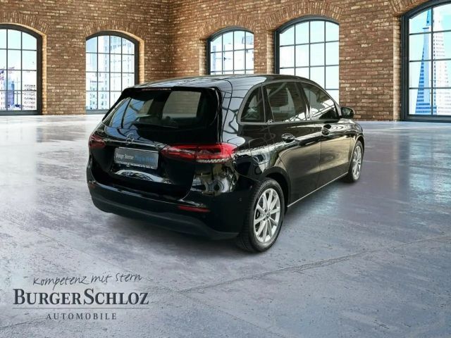 Mercedes-Benz B 250 B 250 e Sedan