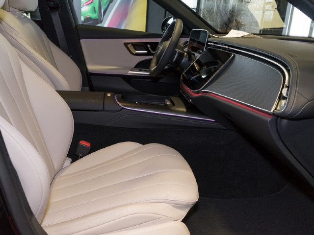 Mercedes-Benz E 200 AMG Line Sedan