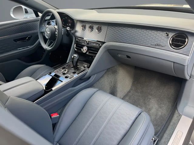 Bentley Flying Spur Hybrid V8