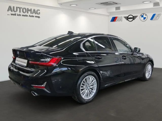 BMW 320 320d Luxury Line Sedan xDrive
