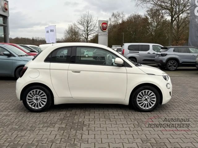 Fiat 500e 3+1+Klimaaut.+Keyless+Tempomat+Schildererkennung