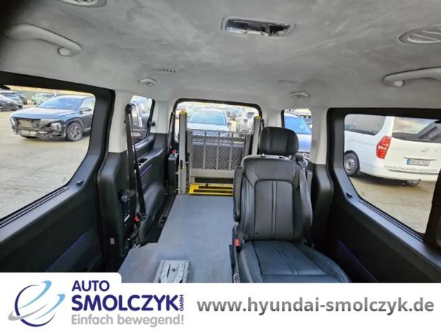 Hyundai Staria Signature