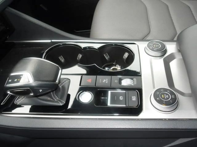 Volkswagen Touareg 4Motion R-Line Style