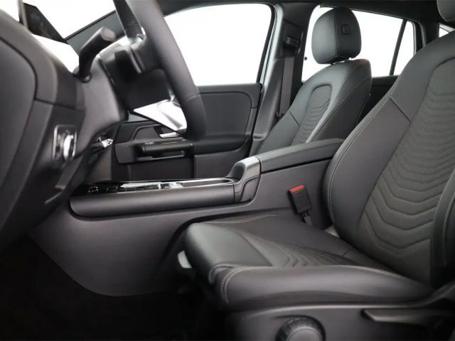 Mercedes-Benz GLA 180 Fernlichtass. Kamera