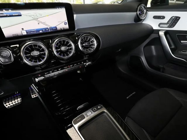 Mercedes-Benz A 250 4MATIC AMG Line