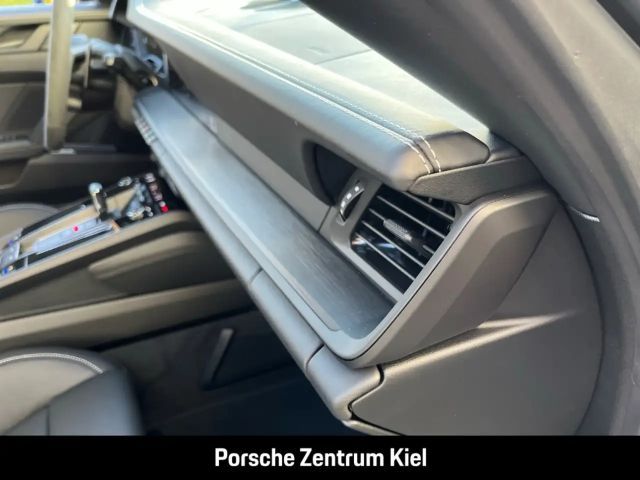 Porsche 992 4 Coupé GTS Targa