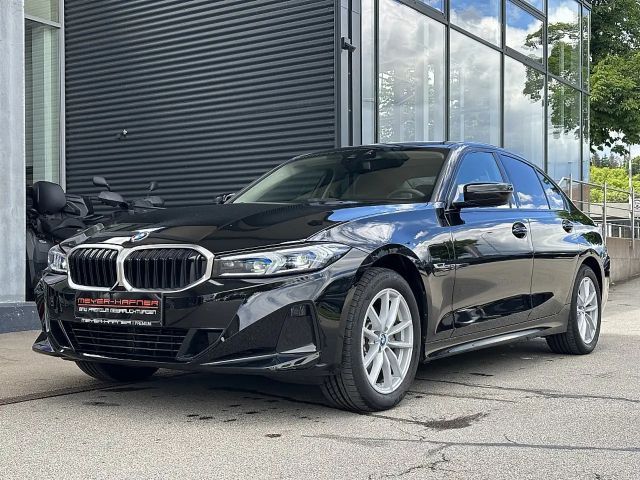 BMW 330 330e Sedan