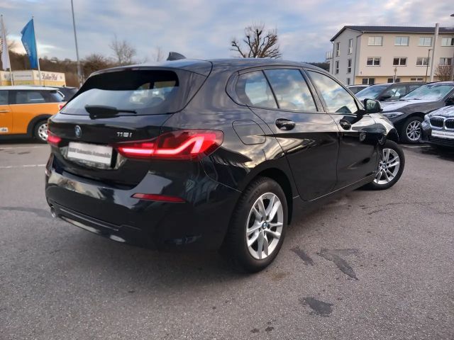 BMW 118 118i Sedan Sport Line