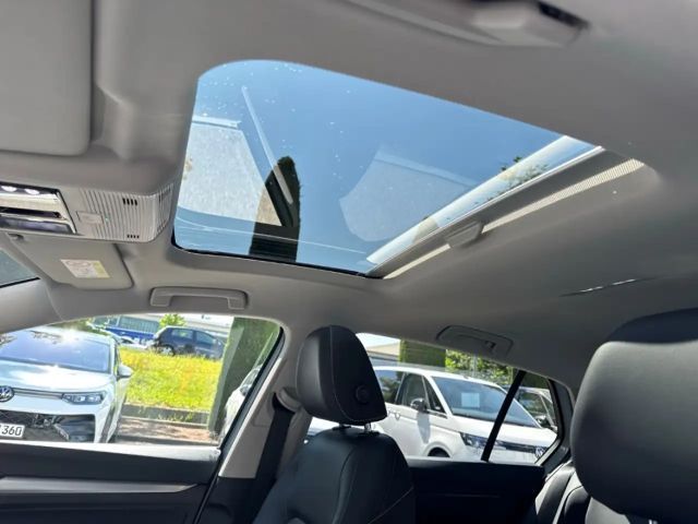 Volkswagen Golf 1.5 eTSI IQ.Drive