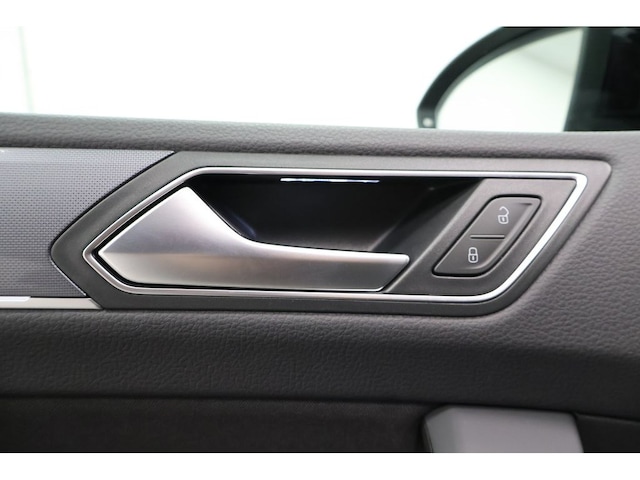 Volkswagen Touran 1.5 TSI DSG R-Line