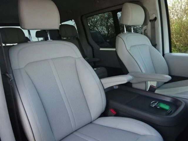 Hyundai Staria Signature