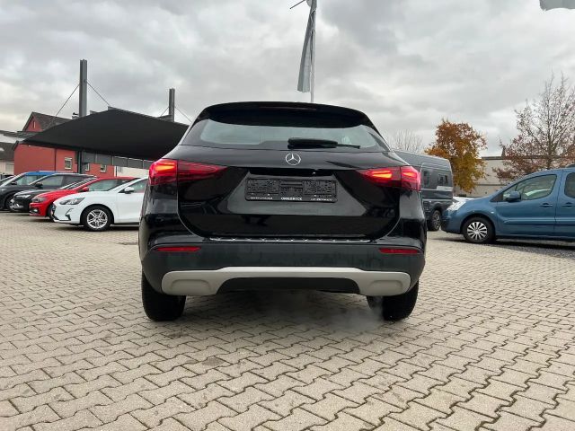 Mercedes-Benz GLA 180 *LED Navi Kamera Sitzh. DAB Leder*