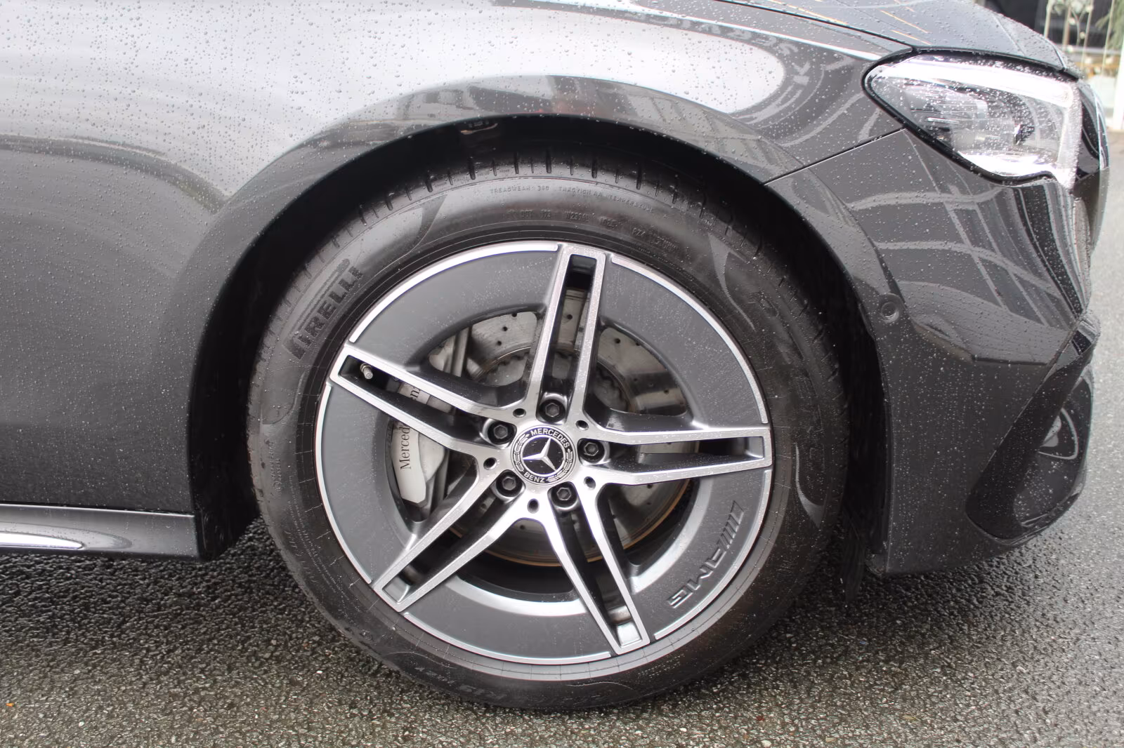 Mercedes-Benz E 200 AMG Line Sedan