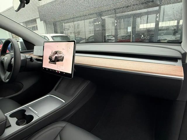 Tesla Model Y AWD Performance