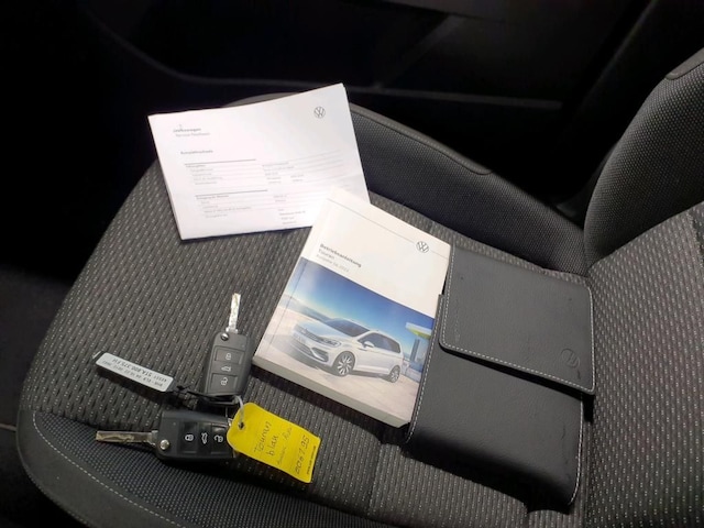 Volkswagen Touran Touran 1,5 TSI NAVI/LED/PDC/Sitzheizung vo./u.v.m.