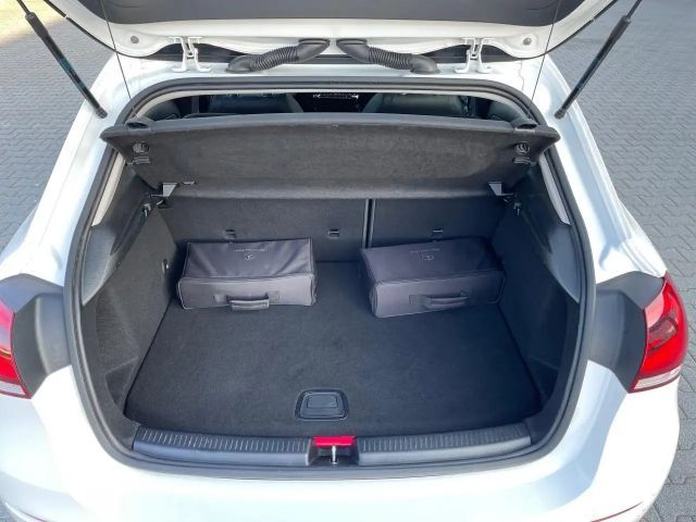 Mercedes-Benz A 250 A 250 e