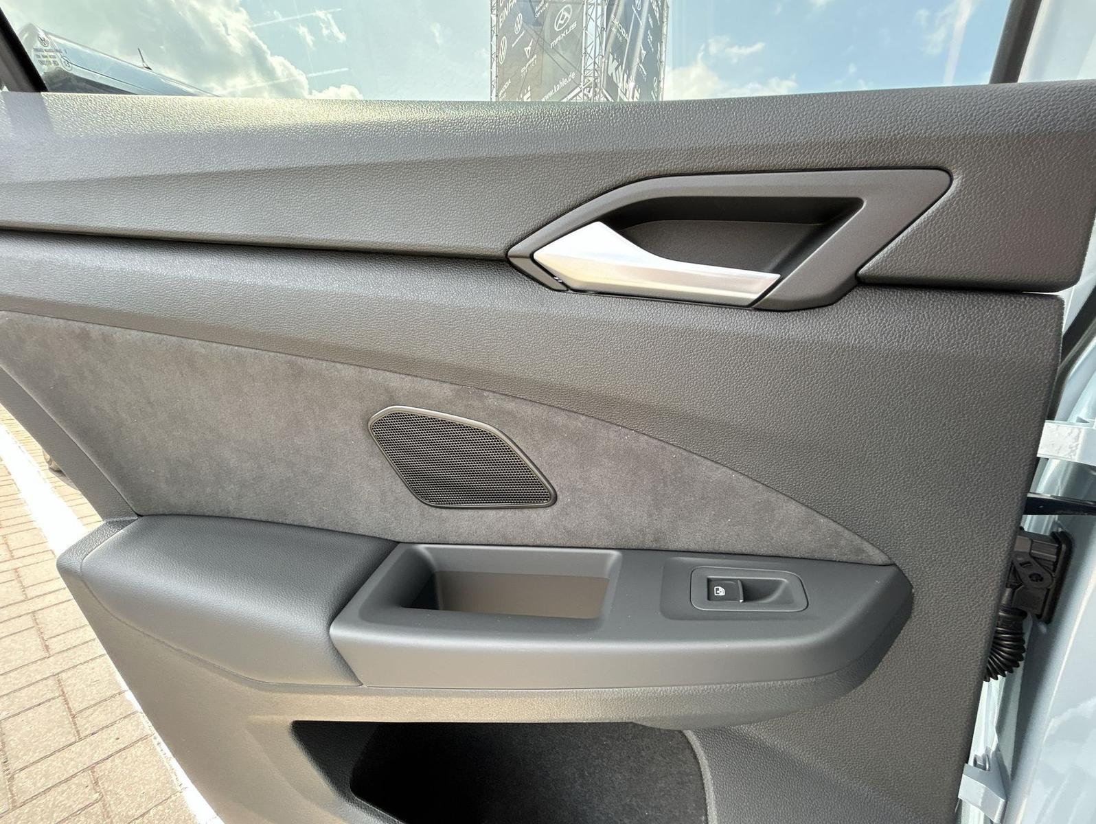 Volkswagen Golf 1.5 TSI DSG Golf VIII R-Line