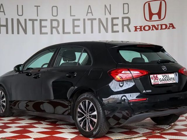 Mercedes-Benz A 180 / NAVI / RÜCKFAHRKAMERA / SITZHEIZUNG