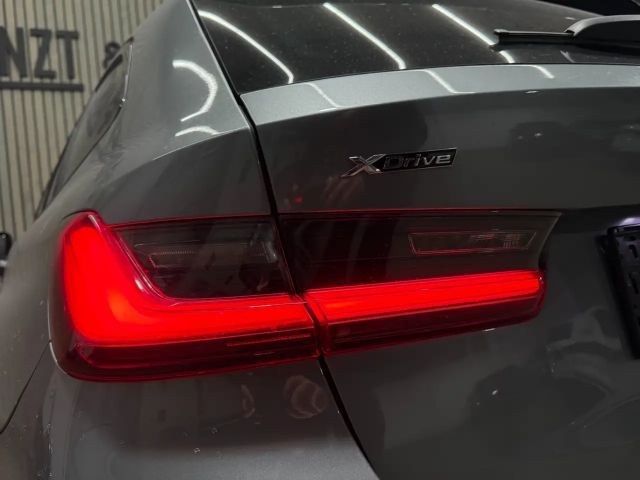 BMW 330 330e M-Sport xDrive