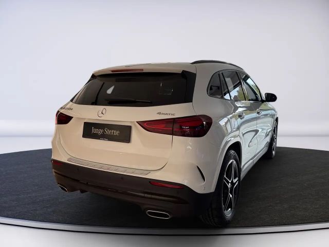 Mercedes-Benz GLA 200 4MATIC GLA 200 d