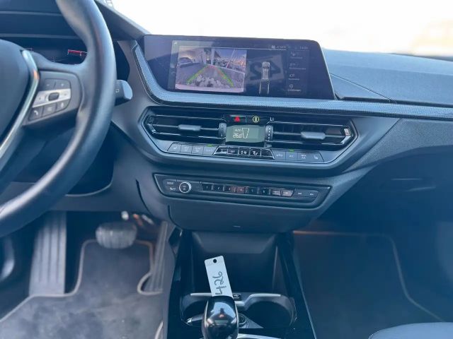 BMW 118 118i Sedan Sport Line