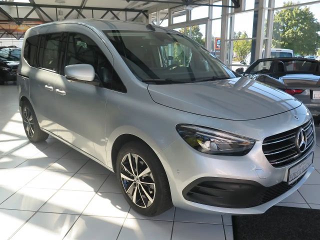 Mercedes-Benz T 180 T 180 d Edition AHK LED NAVI Ambienteb. Totwinkel