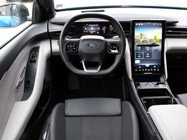 Ford Explorer Premium RWD