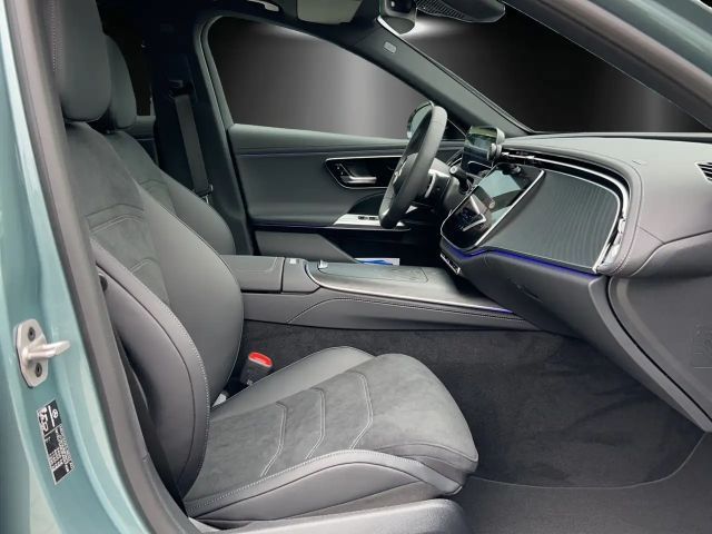 Mercedes-Benz E 200 AMG Line Sedan