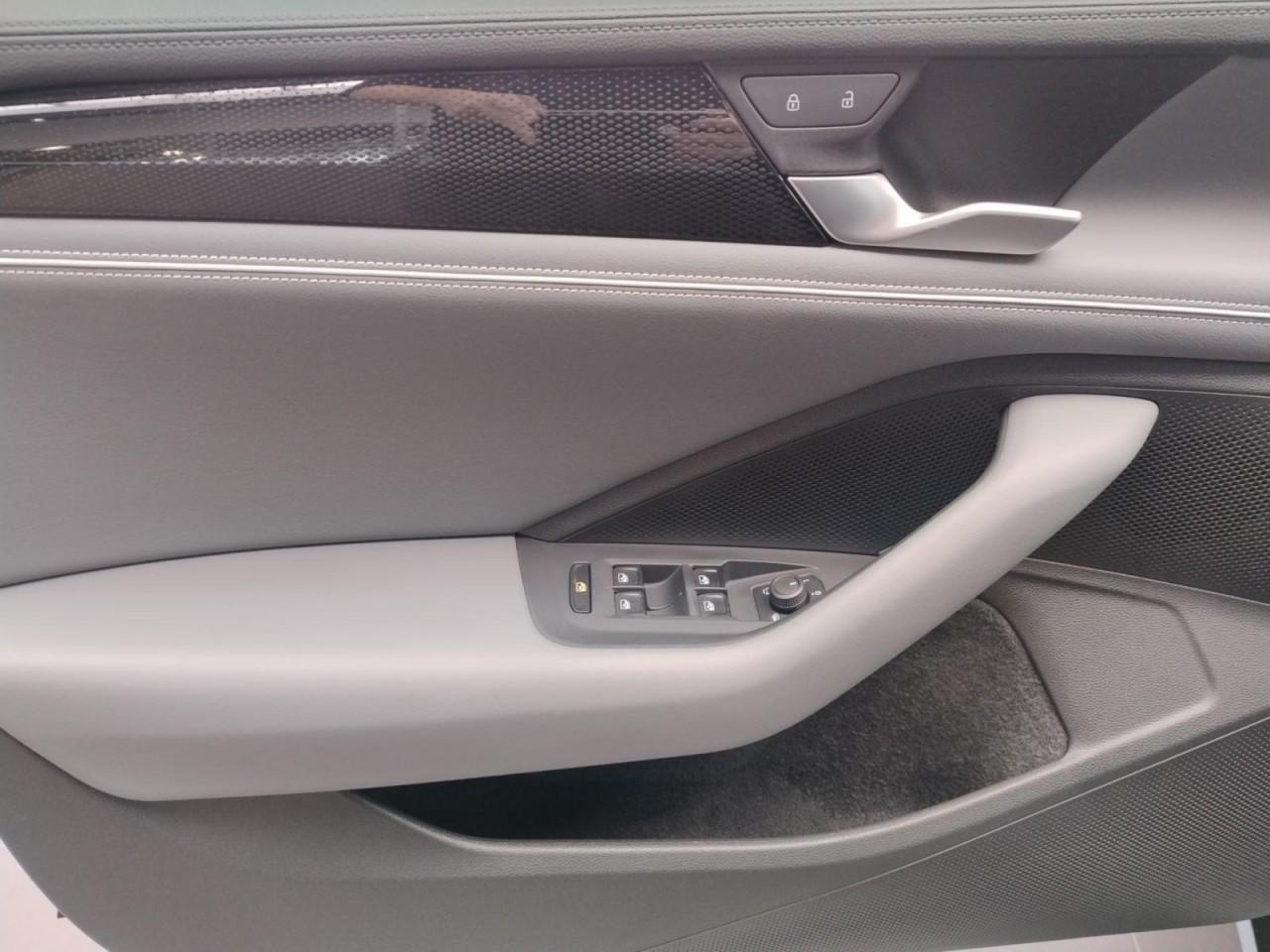 Volkswagen Passat 1.5 eTSI Business DSG Variant