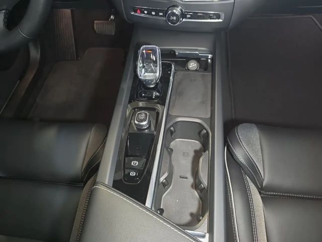 Volvo XC60 Dark Plus