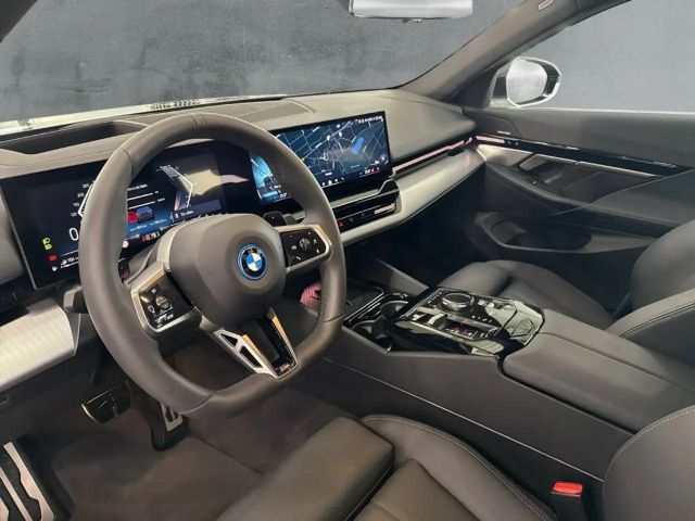 BMW 530 530e M-Sport Sedan