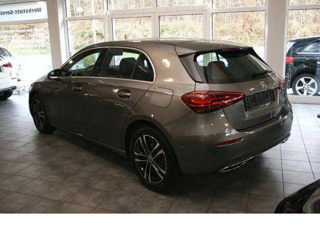 Mercedes-Benz A 180 Progres. Advanced *DISTRONIC*Volldigit.Display
