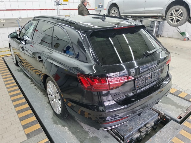 Audi A4 40 TDI Avant Quattro S-Line S-Tronic