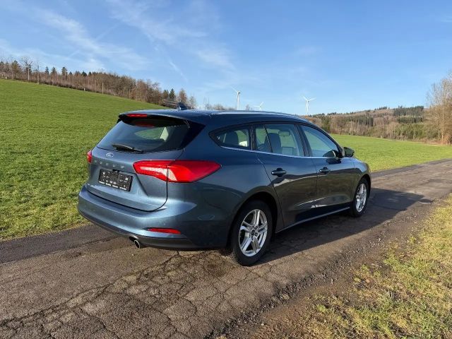 Ford Focus Cool & Connect Wagon