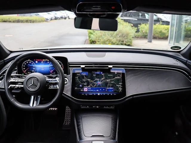 Mercedes-Benz E 200 AMG Line Sedan