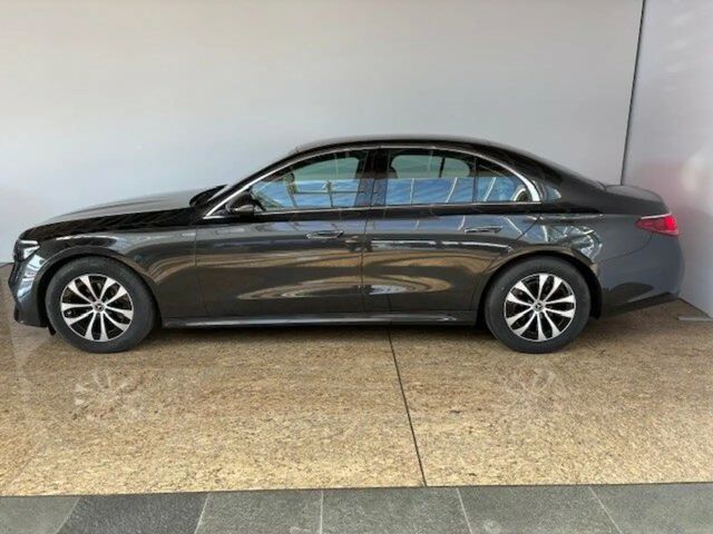 Mercedes-Benz E 200 AVANTGARDE Sedan