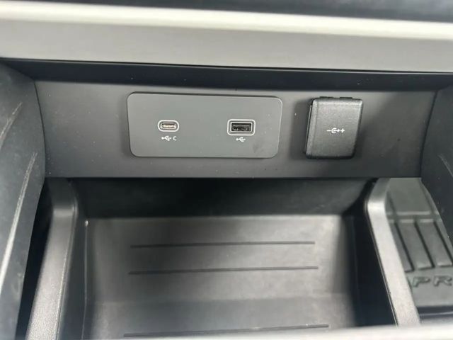 Land Rover Defender 110 D250 Dynamic SE