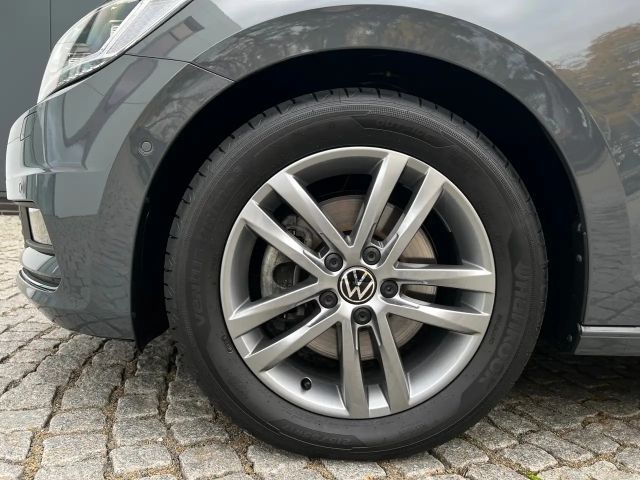 Volkswagen Touran 1.5 TSI DSG IQ.Drive