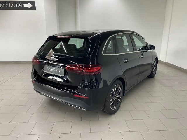 Mercedes-Benz B 200 Progressive Sedan