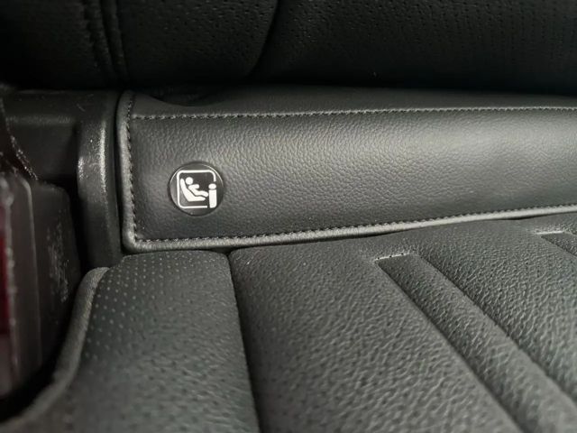 Land Rover Defender 110 D250 Dynamic SE