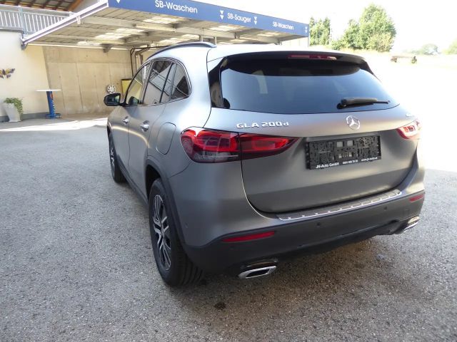 Mercedes-Benz GLA 200 4Matic, AHV,Multibeam,Acc ,Winterp.Matt