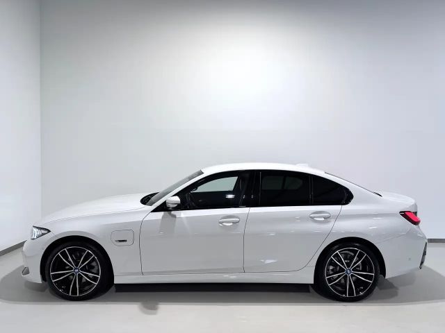 BMW 320 320e M-Sport Sedan