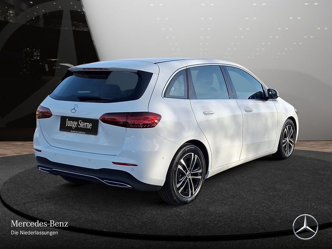 Mercedes-Benz B 180 Sedan