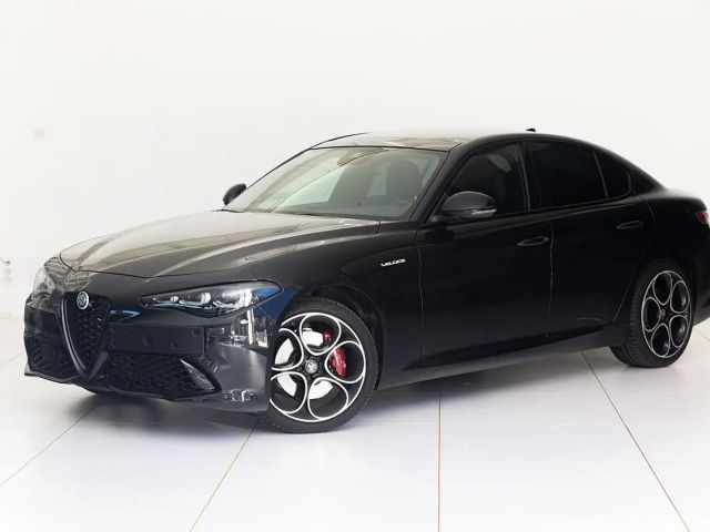 Alfa Romeo Giulia AT8 Q4